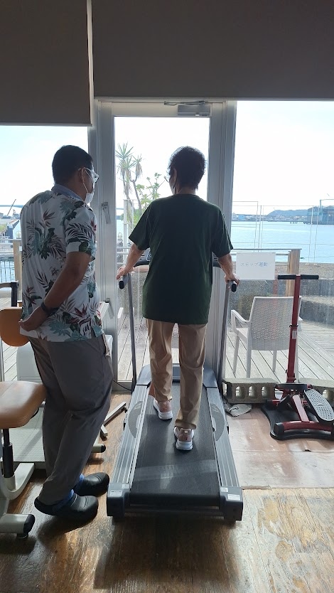 トレーニングマシン紹介：ウォーキングマシン